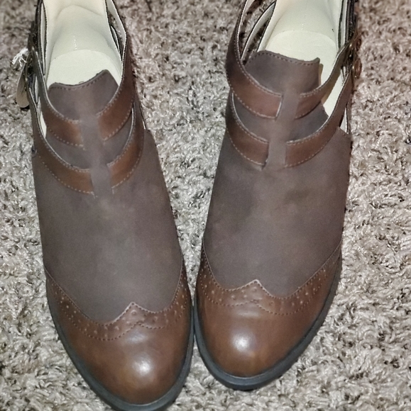 JBU Brown Booties - Picture 1 of 3